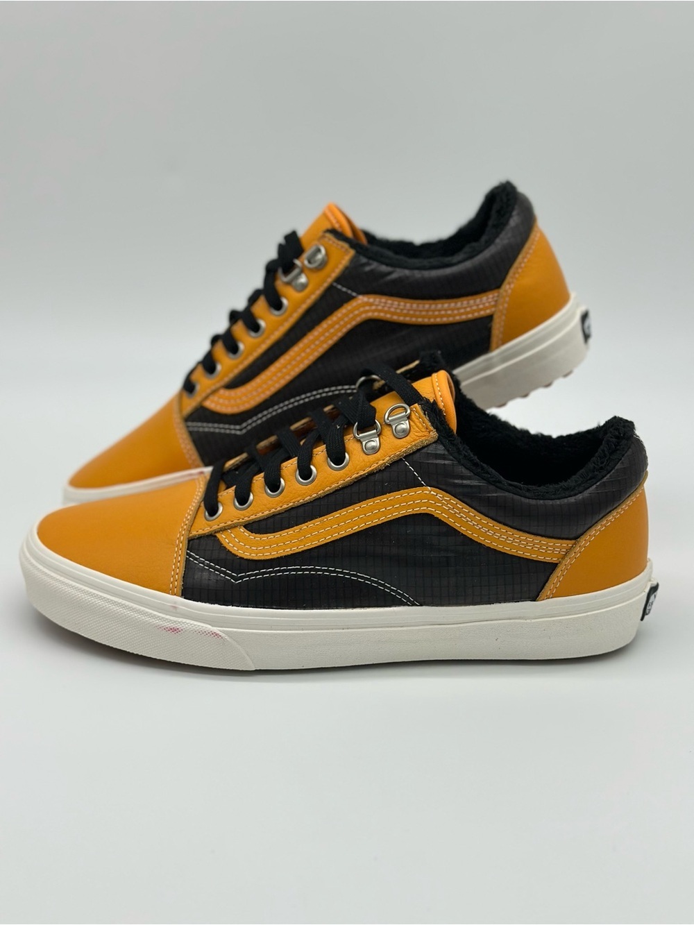 Vans Low Top Sneakers in Mustard Yellow & Black